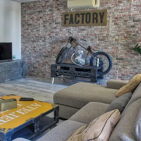 The Loft Factory 4 Rooms River View + Garden Hébergement de vacances Lormont